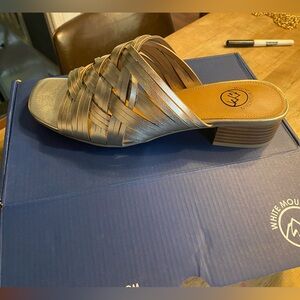 Low block heel woven sandal